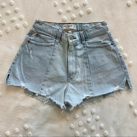 Abercrombie + Fitch Curve Love Cutoff High Rise Denim Shorts - Picture 1 of 3